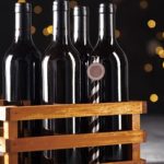 Botellas de vino en caja de madera